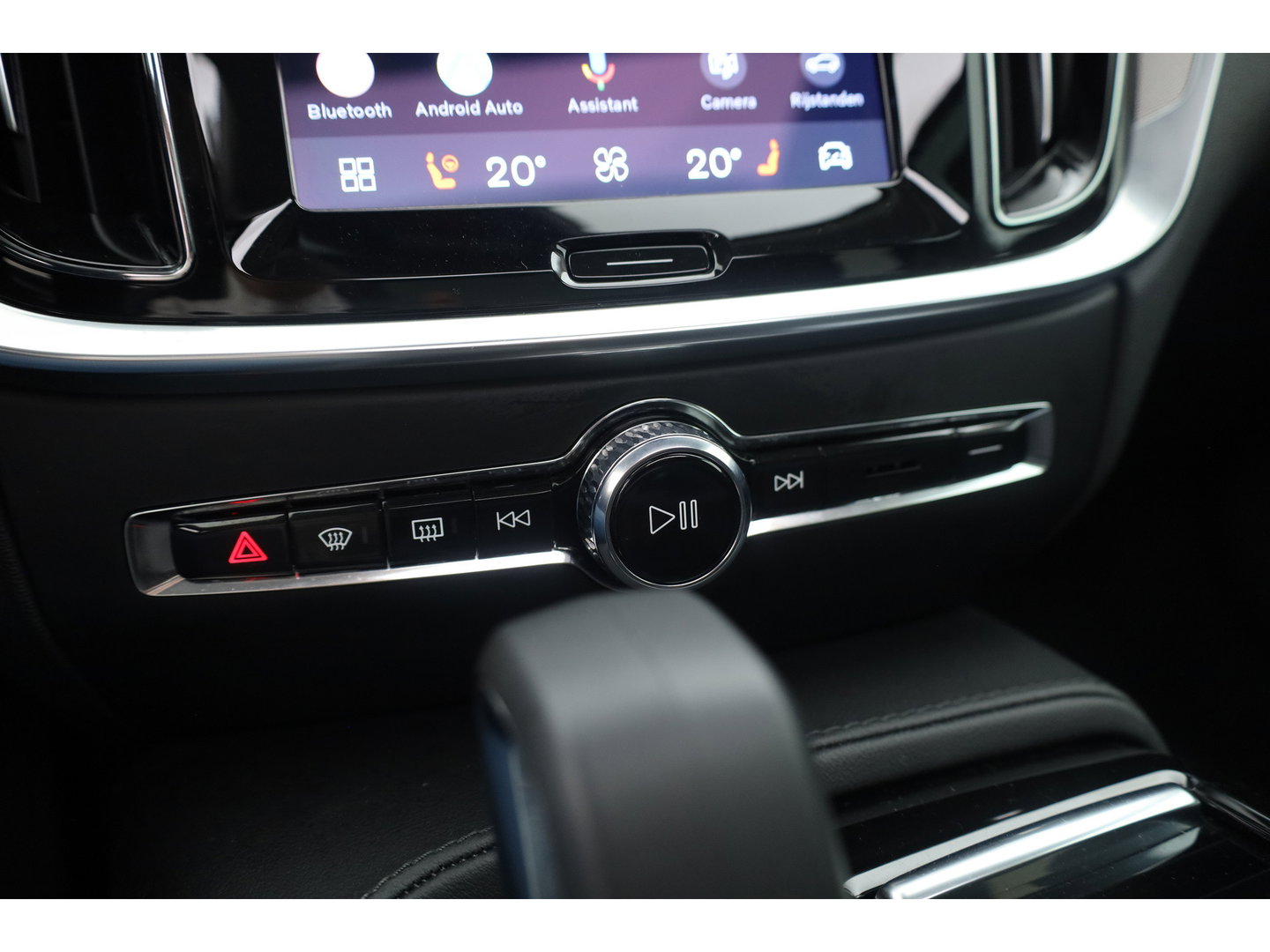 Volvo V60 2.0 T6 Plug-in hybrid AWD Plus Dark | Forest Lake | Pano | Head-Up | Harman Kardon | 360cam | Pilot Assist | Stoel-Stuurverw.