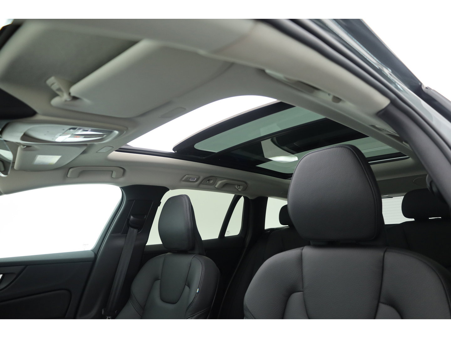 Volvo V60 2.0 T6 Plug-in hybrid AWD Plus Dark | Forest Lake | Pano | Head-Up | Harman Kardon | 360cam | Pilot Assist | Stoel-Stuurverw.