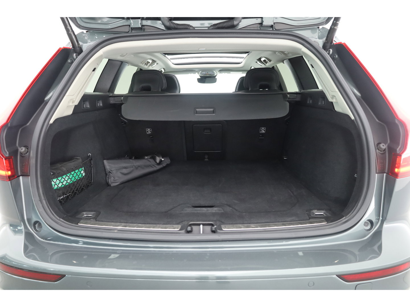 Volvo V60 2.0 T6 Plug-in hybrid AWD Plus Dark | Forest Lake | Pano | Head-Up | Harman Kardon | 360cam | Pilot Assist | Stoel-Stuurverw.