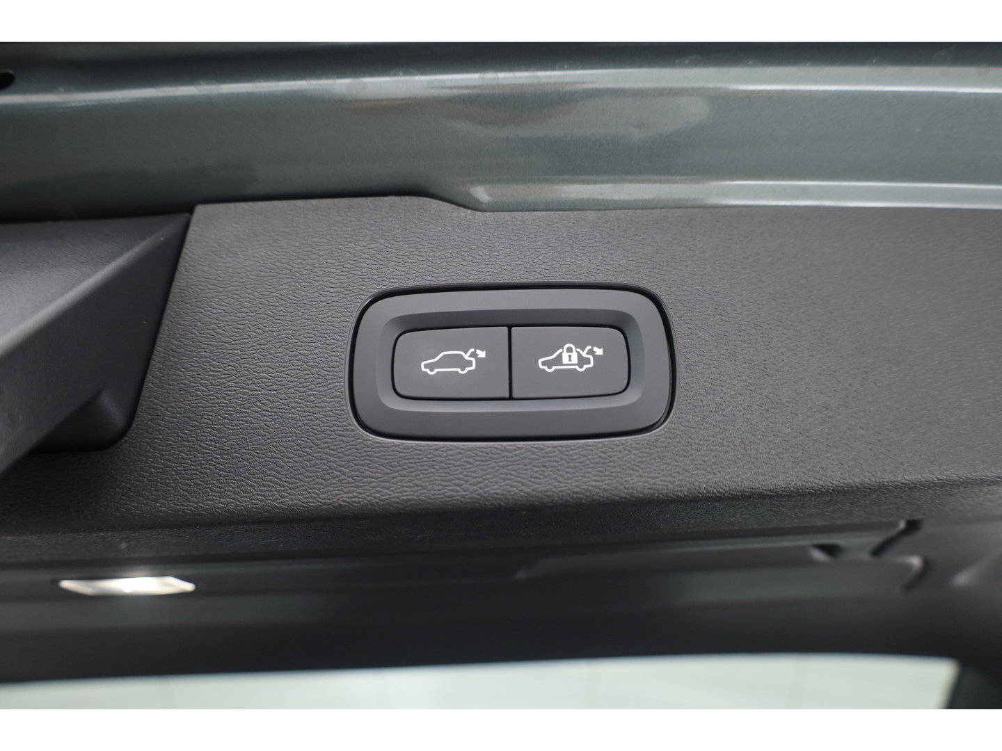 Volvo V60 2.0 T6 Plug-in hybrid AWD Plus Dark | Forest Lake | Pano | Head-Up | Harman Kardon | 360cam | Pilot Assist | Stoel-Stuurverw.
