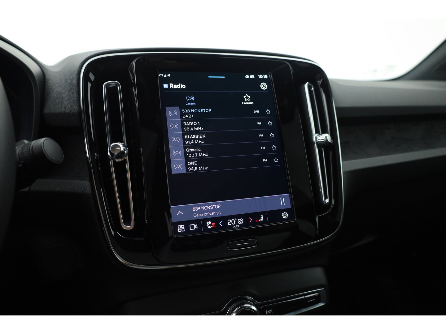 Volvo C40 Single Motor Plus 69 kWh | SOH 95.1 | Warmtepomp | Pano-dak | Stoel- + stuurverwarming | Google | Adap. Cruise | Dodehoek (Blis) |
