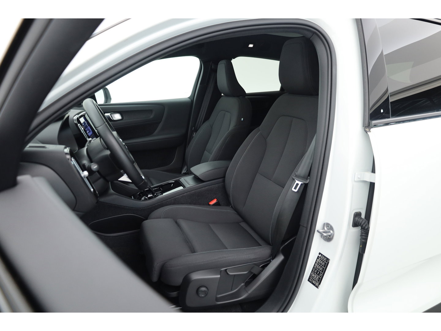 Volvo C40 Single Motor Plus 69 kWh | SOH 95.1 | Warmtepomp | Pano-dak | Stoel- + stuurverwarming | Google | Adap. Cruise | Dodehoek (Blis) |