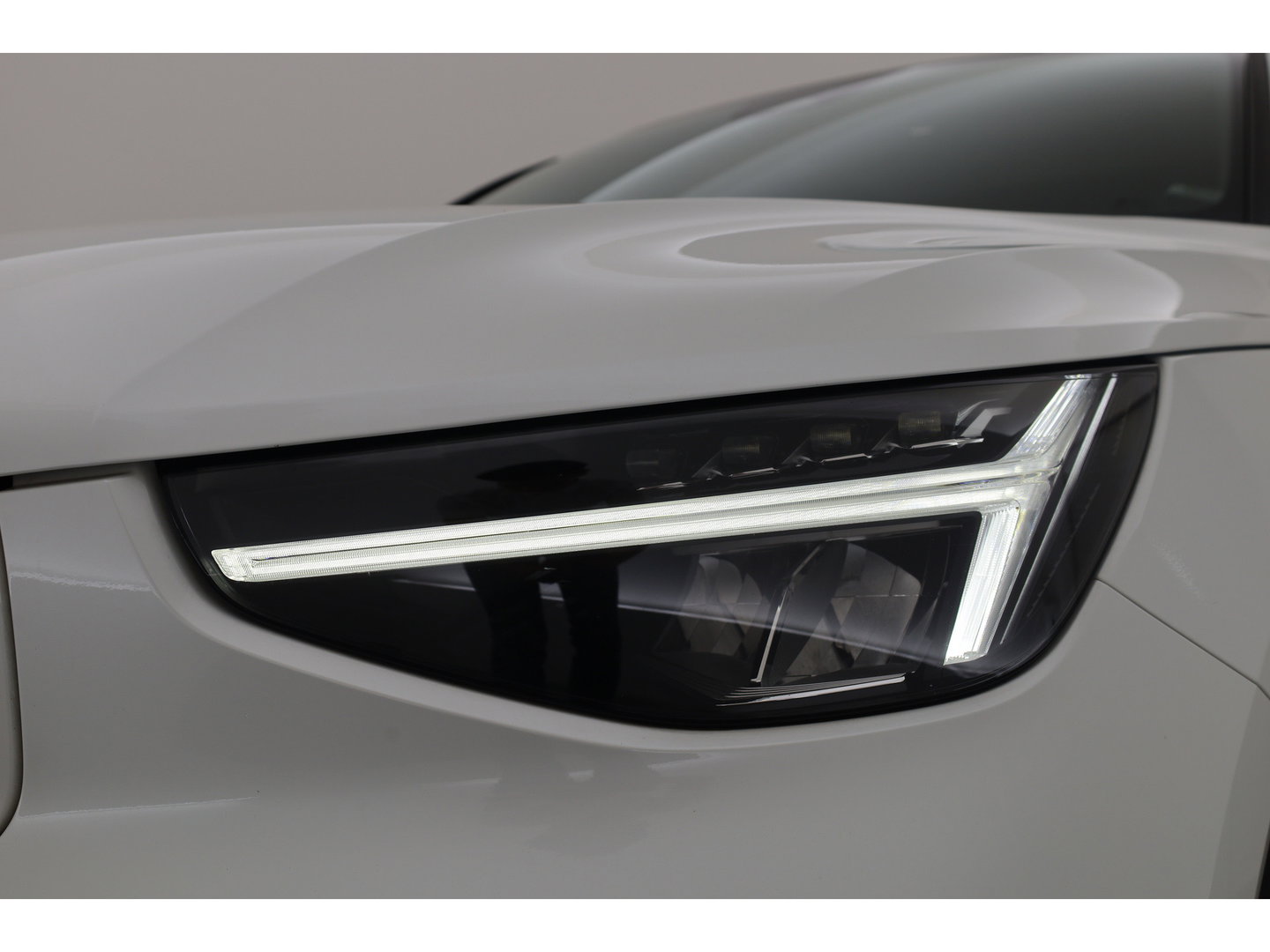 Volvo C40 Single Motor Plus 69 kWh | SOH 95.1 | Warmtepomp | Pano-dak | Stoel- + stuurverwarming | Google | Adap. Cruise | Dodehoek (Blis) |