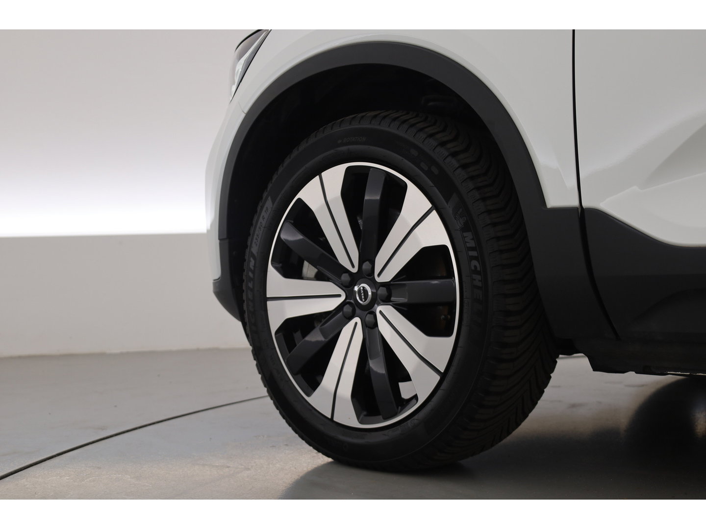 Volvo C40 Single Motor Plus 69 kWh | SOH 95.1 | Warmtepomp | Pano-dak | Stoel- + stuurverwarming | Google | Adap. Cruise | Dodehoek (Blis) |
