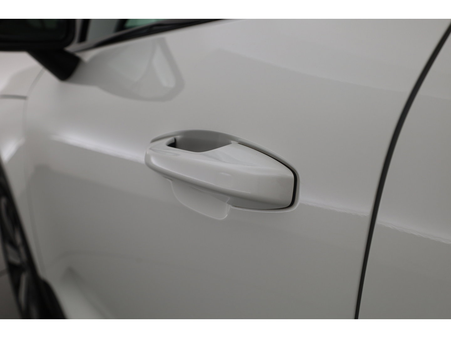 Volvo C40 Single Motor Plus 69 kWh | SOH 95.1 | Warmtepomp | Pano-dak | Stoel- + stuurverwarming | Google | Adap. Cruise | Dodehoek (Blis) |
