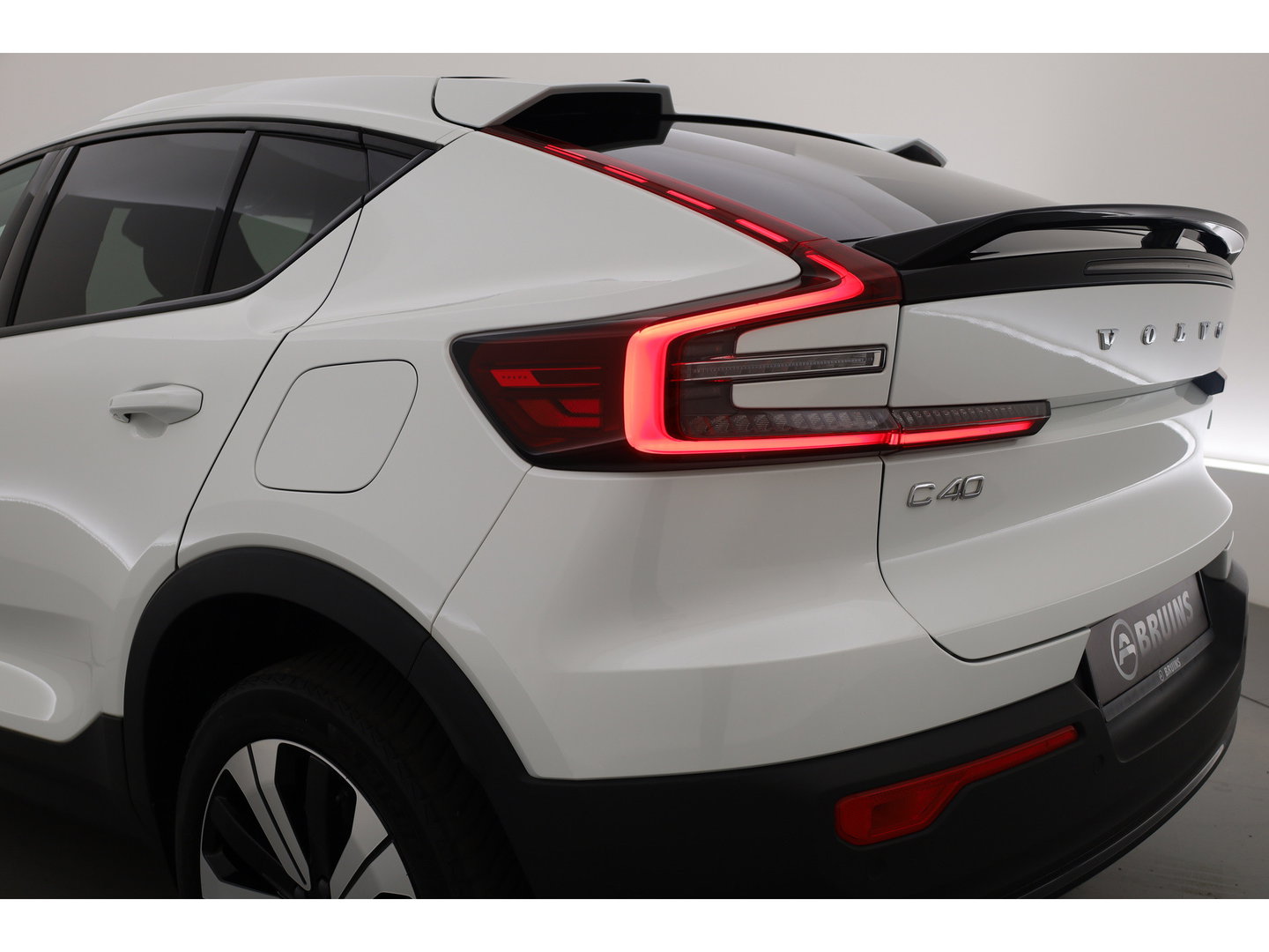 Volvo C40 Single Motor Plus 69 kWh | SOH 95.1 | Warmtepomp | Pano-dak | Stoel- + stuurverwarming | Google | Adap. Cruise | Dodehoek (Blis) |