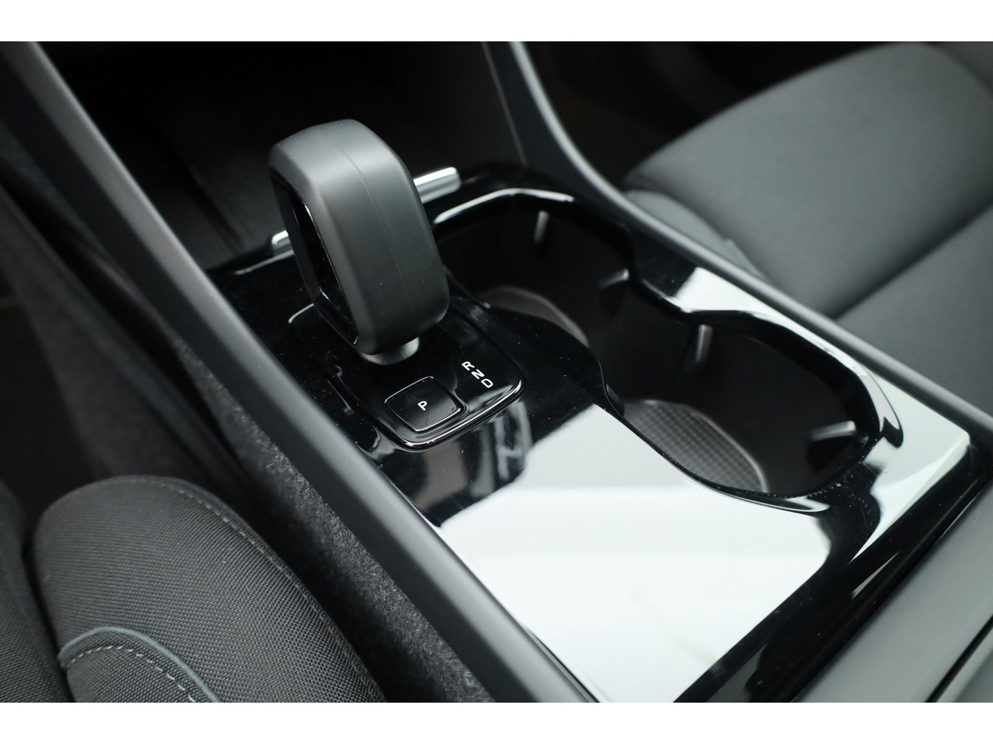 Volvo C40 Single Motor Plus 69 kWh | SOH 95.1 | Warmtepomp | Pano-dak | Stoel- + stuurverwarming | Google | Adap. Cruise | Dodehoek (Blis) |