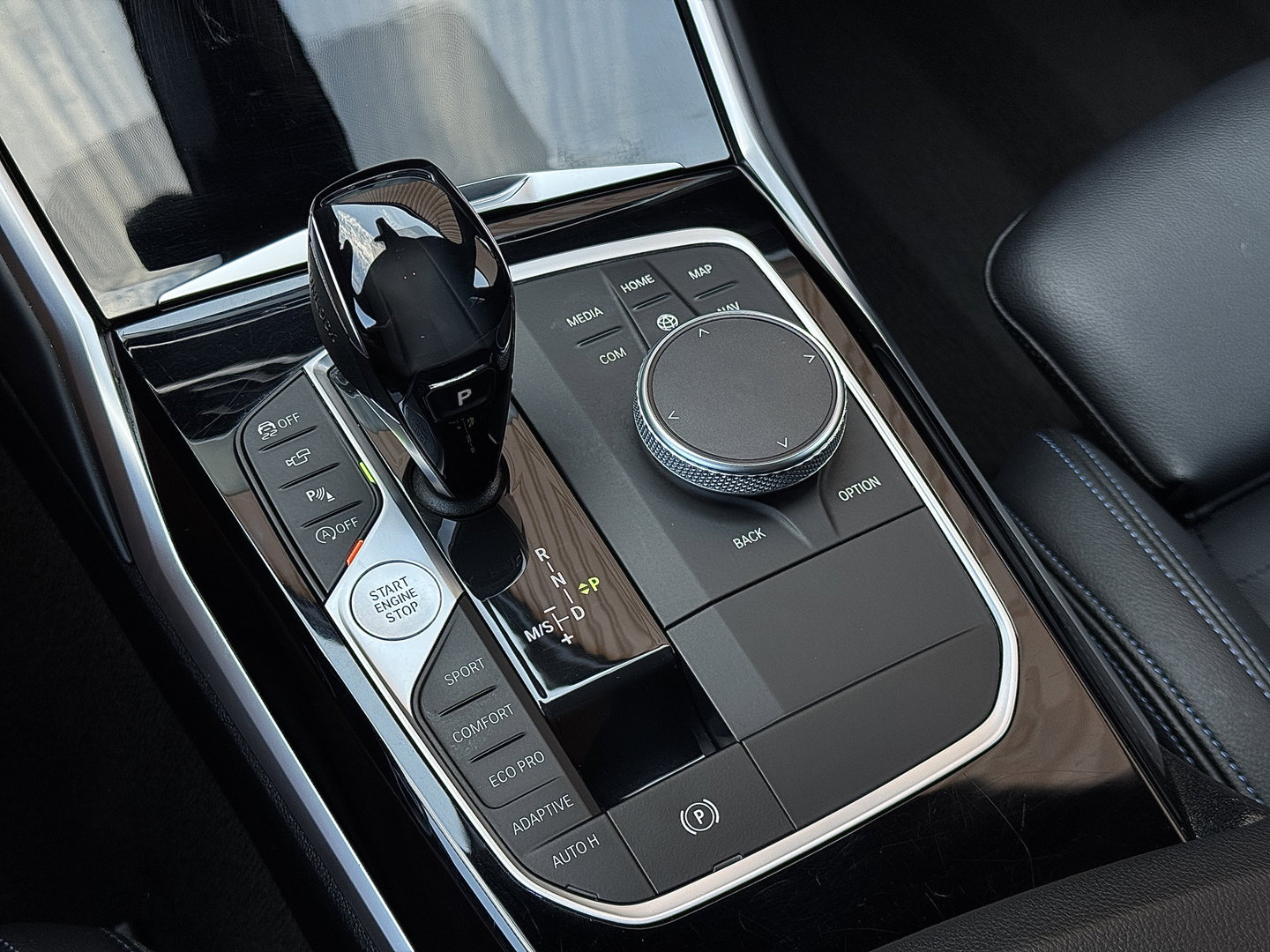BMW 3 Serie Touring M340i xDrive High Executive | 374 PK! | Panoramadak | BMW Laser | Head-Up | Harman & Kardon | 360° Camera | Elektrische Trekhaak | Apple Carplay | Android Auto |