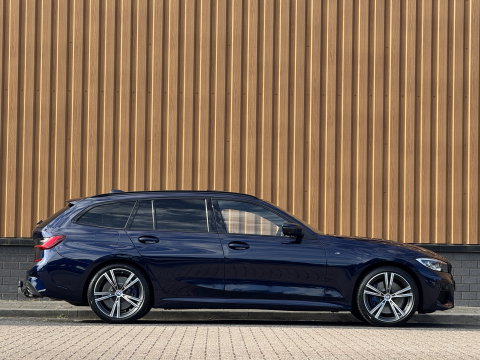 BMW 3 Serie Touring M340i xDrive High Executive | 374 PK! | Panoramadak | BMW Laser | Head-Up | Harman & Kardon | 360° Camera | Elektrische Trekhaak | Apple Carplay | Android Auto |