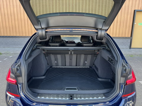 BMW 3 Serie Touring M340i xDrive High Executive | 374 PK! | Panoramadak | BMW Laser | Head-Up | Harman & Kardon | 360° Camera | Elektrische Trekhaak | Apple Carplay | Android Auto |