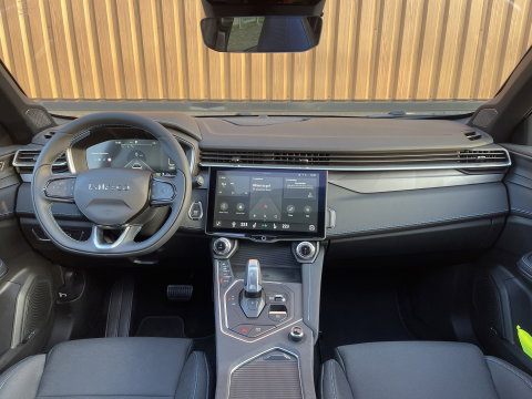 Lynk & Co 01 1.5 | Black Pakket Optioneel | Panoramadak | Zwarte hemel | Adaptive Cruise Control | Keyless | Elektrische Bestuurdersstoel + Geheugen | Parkeersensoren | Apple Carplay |