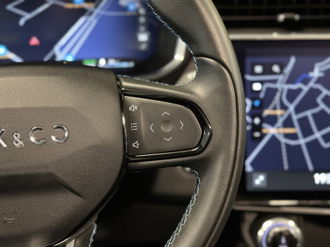 Lynk & Co 01 1.5 | Black Pakket Optioneel | Panoramadak | Zwarte hemel | Adaptive Cruise Control | Keyless | Elektrische Bestuurdersstoel + Geheugen | Parkeersensoren | Apple Carplay |