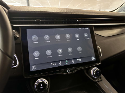 Lynk & Co 01 1.5 | Black Pakket Optioneel | Panoramadak | Zwarte hemel | Adaptive Cruise Control | Keyless | Elektrische Bestuurdersstoel + Geheugen | Parkeersensoren | Apple Carplay |