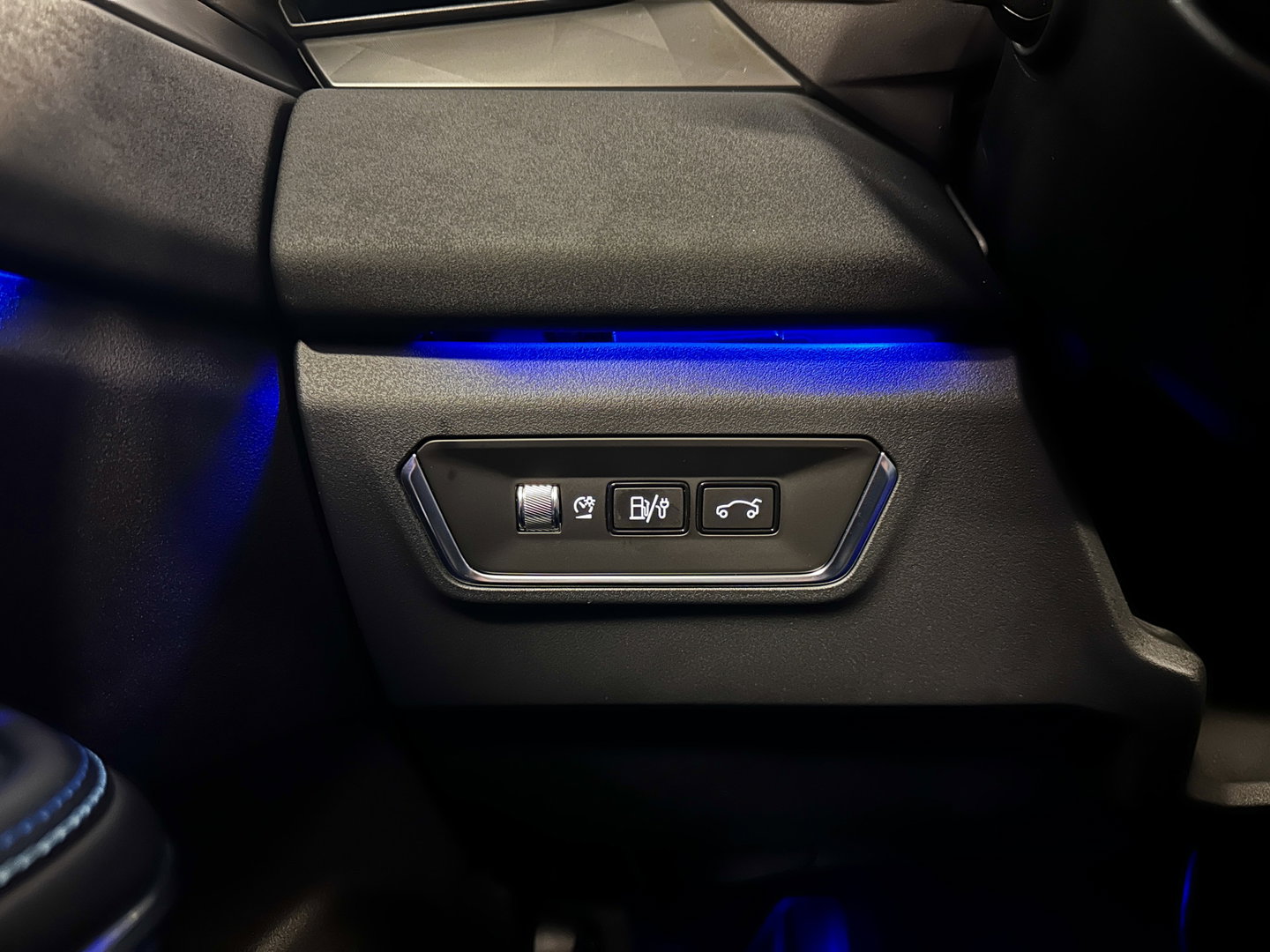 Lynk & Co 01 1.5 | Black Pakket Optioneel | Panoramadak | Zwarte hemel | Adaptive Cruise Control | Keyless | Elektrische Bestuurdersstoel + Geheugen | Parkeersensoren | Apple Carplay |