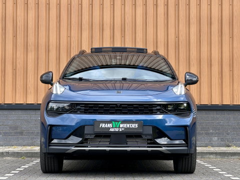 Lynk & Co 01 1.5 | Black Pakket Optioneel | Panoramadak | Zwarte hemel | Adaptive Cruise Control | Keyless | Elektrische Bestuurdersstoel + Geheugen | Parkeersensoren | Apple Carplay |