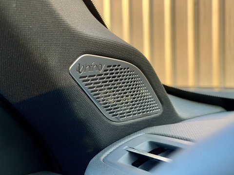 Lynk & Co 01 1.5 | Black Pakket Optioneel | Panoramadak | Zwarte hemel | Adaptive Cruise Control | Keyless | Elektrische Bestuurdersstoel + Geheugen | Parkeersensoren | Apple Carplay |