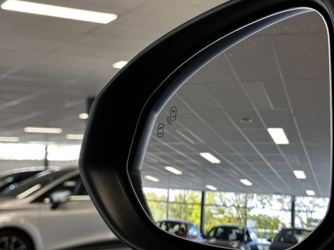 Lynk & Co 01 1.5 | Black Pakket Optioneel | Panoramadak | Zwarte hemel | Adaptive Cruise Control | Keyless | Elektrische Bestuurdersstoel + Geheugen | Parkeersensoren | Apple Carplay |