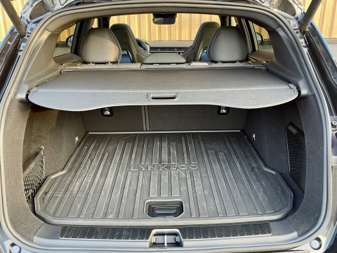 Lynk & Co 01 1.5 | Black Pakket Optioneel | Panoramadak | Zwarte hemel | Adaptive Cruise Control | Keyless | Elektrische Bestuurdersstoel + Geheugen | Parkeersensoren | Apple Carplay |