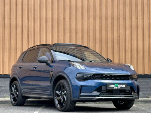 Lynk & Co 01 1.5 | Black Pakket Optioneel | Panoramadak | Zwarte hemel | Adaptive Cruise Control | Keyless | Elektrische Bestuurdersstoel + Geheugen | Parkeersensoren | Apple Carplay |