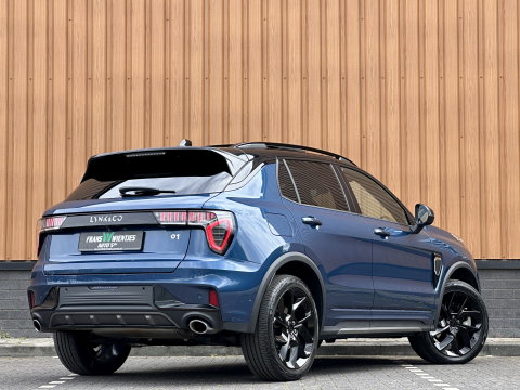 Lynk & Co 01 1.5 | Black Pakket Optioneel | Panoramadak | Zwarte hemel | Adaptive Cruise Control | Keyless | Elektrische Bestuurdersstoel + Geheugen | Parkeersensoren | Apple Carplay |
