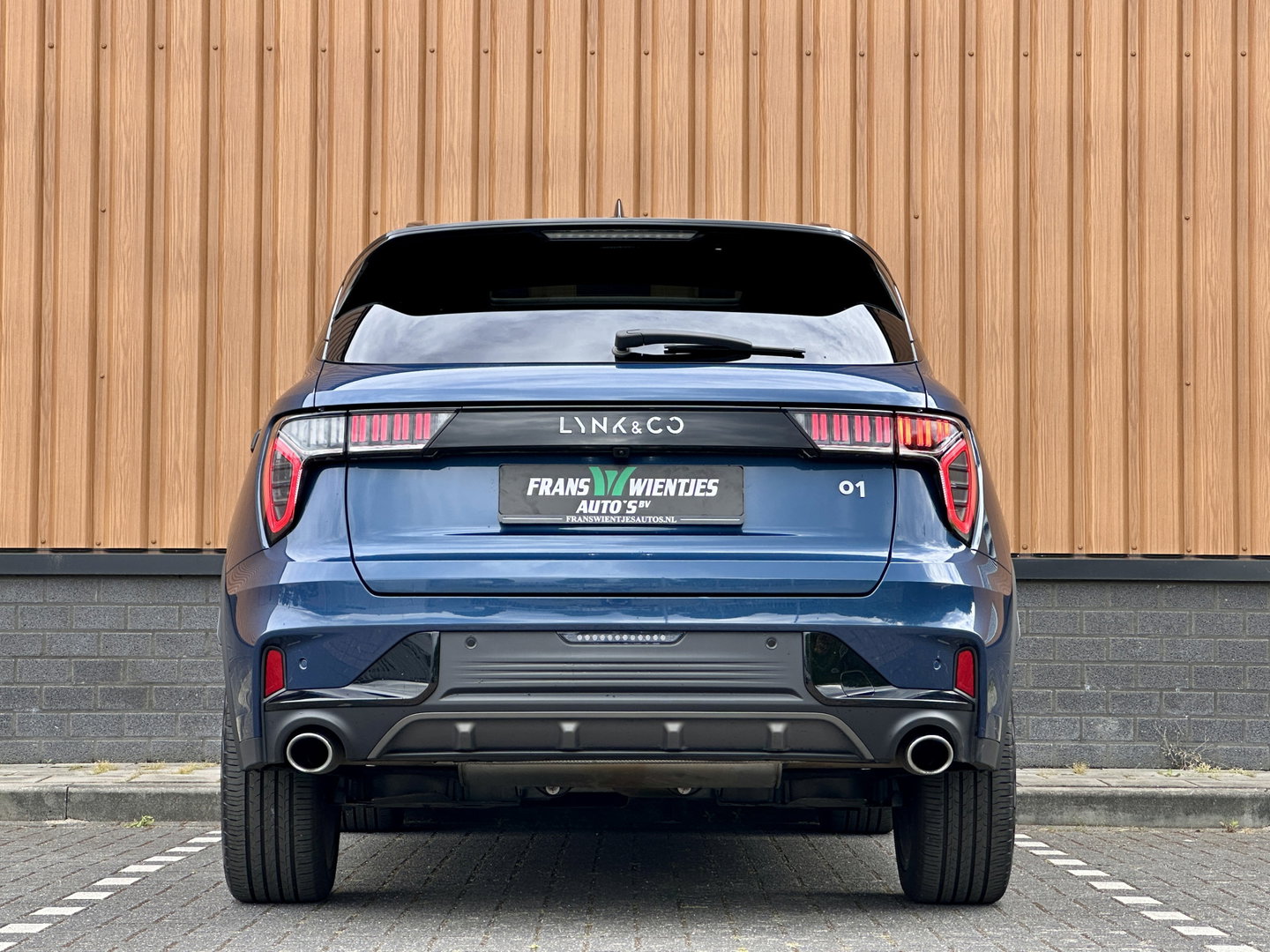 Lynk & Co 01 1.5 | Black Pakket Optioneel | Panoramadak | Zwarte hemel | Adaptive Cruise Control | Keyless | Elektrische Bestuurdersstoel + Geheugen | Parkeersensoren | Apple Carplay |