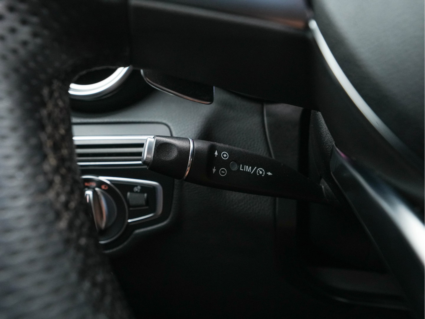 Mercedes-Benz GLC 350e 4MATIC Ambition (Plug-In) Aut. *PANO | LEATHER-MICROFIBRE | FULL-LED | NAVI-FULLMAP | CAMERA | BLINDSPOT | HEATED-SPORTSEATS | SHIFTPADDLES | ECC | PDC | CRUISE | 19''ALU*