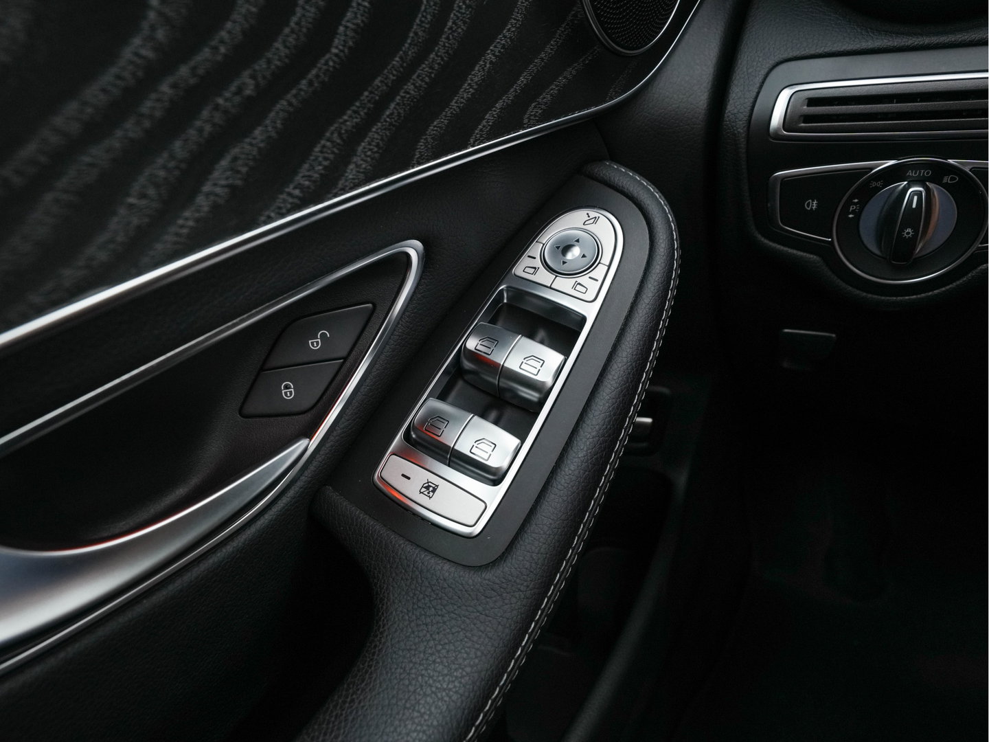 Mercedes-Benz GLC 350e 4MATIC Ambition (Plug-In) Aut. *PANO | LEATHER-MICROFIBRE | FULL-LED | NAVI-FULLMAP | CAMERA | BLINDSPOT | HEATED-SPORTSEATS | SHIFTPADDLES | ECC | PDC | CRUISE | 19''ALU*