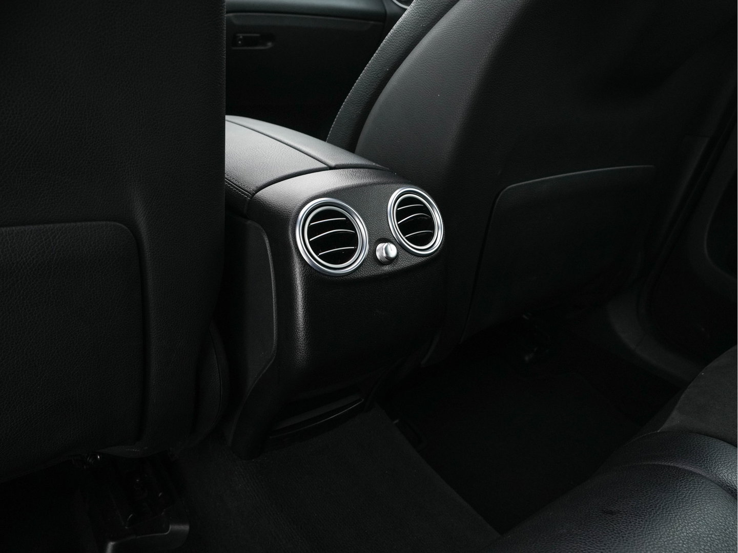 Mercedes-Benz GLC 350e 4MATIC Ambition (Plug-In) Aut. *PANO | LEATHER-MICROFIBRE | FULL-LED | NAVI-FULLMAP | CAMERA | BLINDSPOT | HEATED-SPORTSEATS | SHIFTPADDLES | ECC | PDC | CRUISE | 19''ALU*