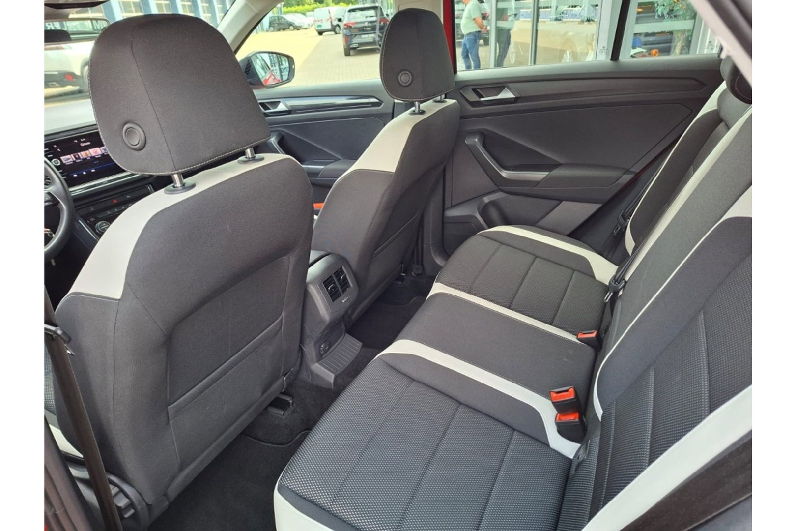 Volkswagen T-Roc 1.5 TSI 150PK SPORT EDITION NAVI LMV PDC VIRTUAL WINTERPACK