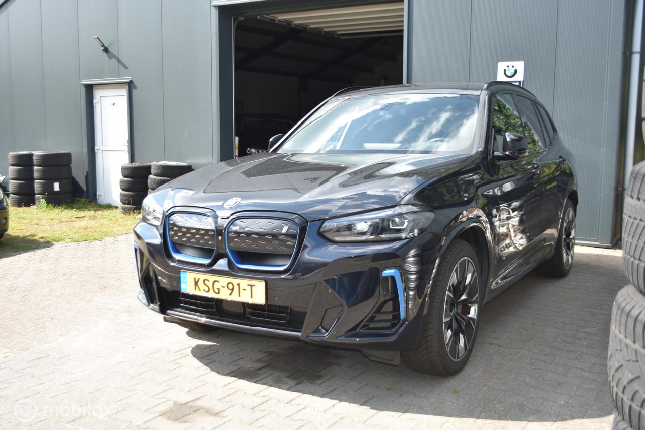 BMW iX3