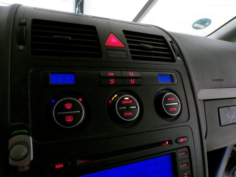 Volkswagen Touran 1.6 Athene 7P. "7 Persoons" Nieuwe-APK ! Airco Climatronic Cruise-control ! Technisch goede auto !