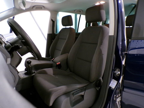 Volkswagen Touran 1.6 Athene 7P. "7 Persoons" Nieuwe-APK ! Airco Climatronic Cruise-control ! Technisch goede auto !