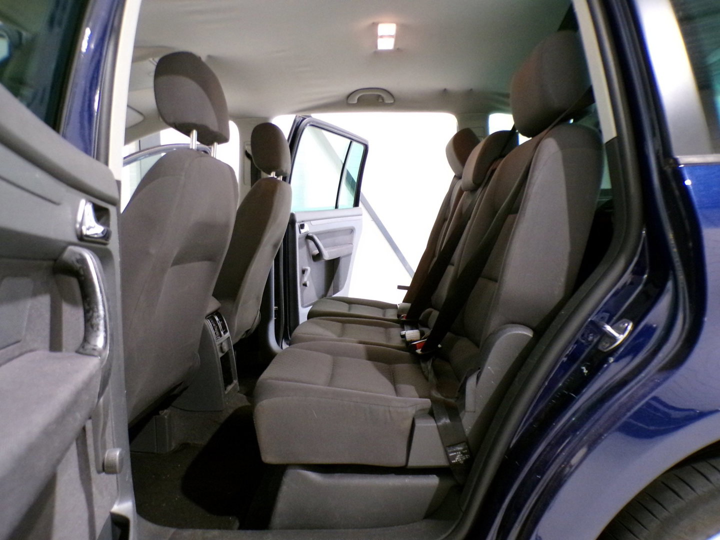 Volkswagen Touran 1.6 Athene 7P. "7 Persoons" Nieuwe-APK ! Airco Climatronic Cruise-control ! Technisch goede auto !
