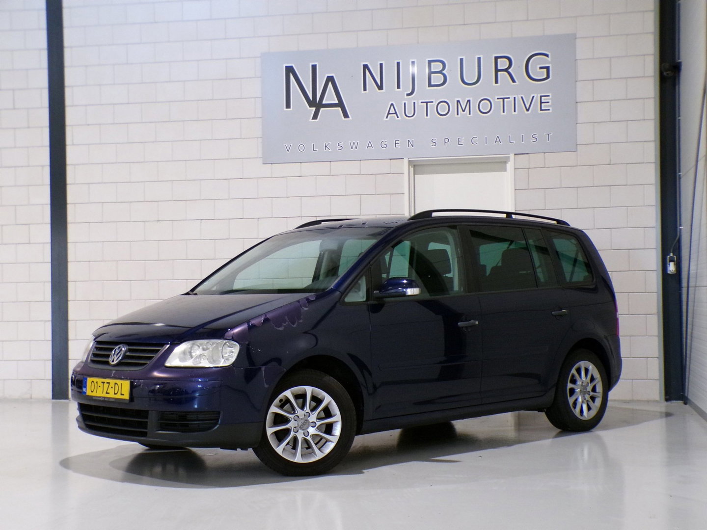 Volkswagen Touran 1.6 Athene 7P. "7 Persoons" Nieuwe-APK ! Airco Climatronic Cruise-control ! Technisch goede auto !