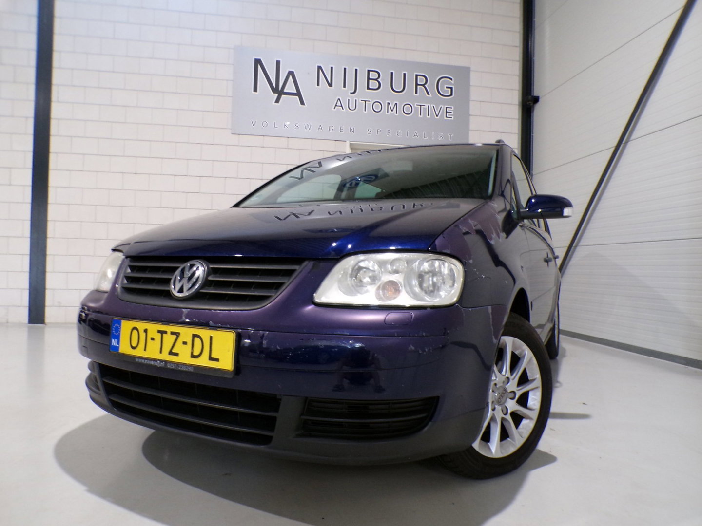 Volkswagen Touran 1.6 Athene 7P. "7 Persoons" Nieuwe-APK ! Airco Climatronic Cruise-control ! Technisch goede auto !