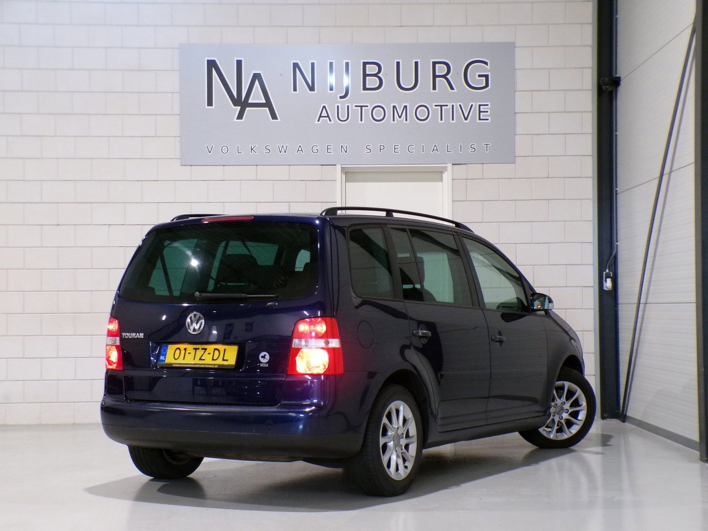 Volkswagen Touran 1.6 Athene 7P. "7 Persoons" Nieuwe-APK ! Airco Climatronic Cruise-control ! Technisch goede auto !