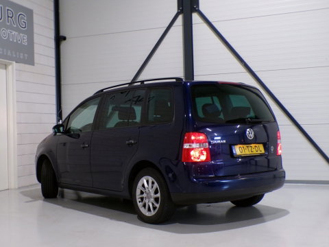 Volkswagen Touran 1.6 Athene 7P. "7 Persoons" Nieuwe-APK ! Airco Climatronic Cruise-control ! Technisch goede auto !
