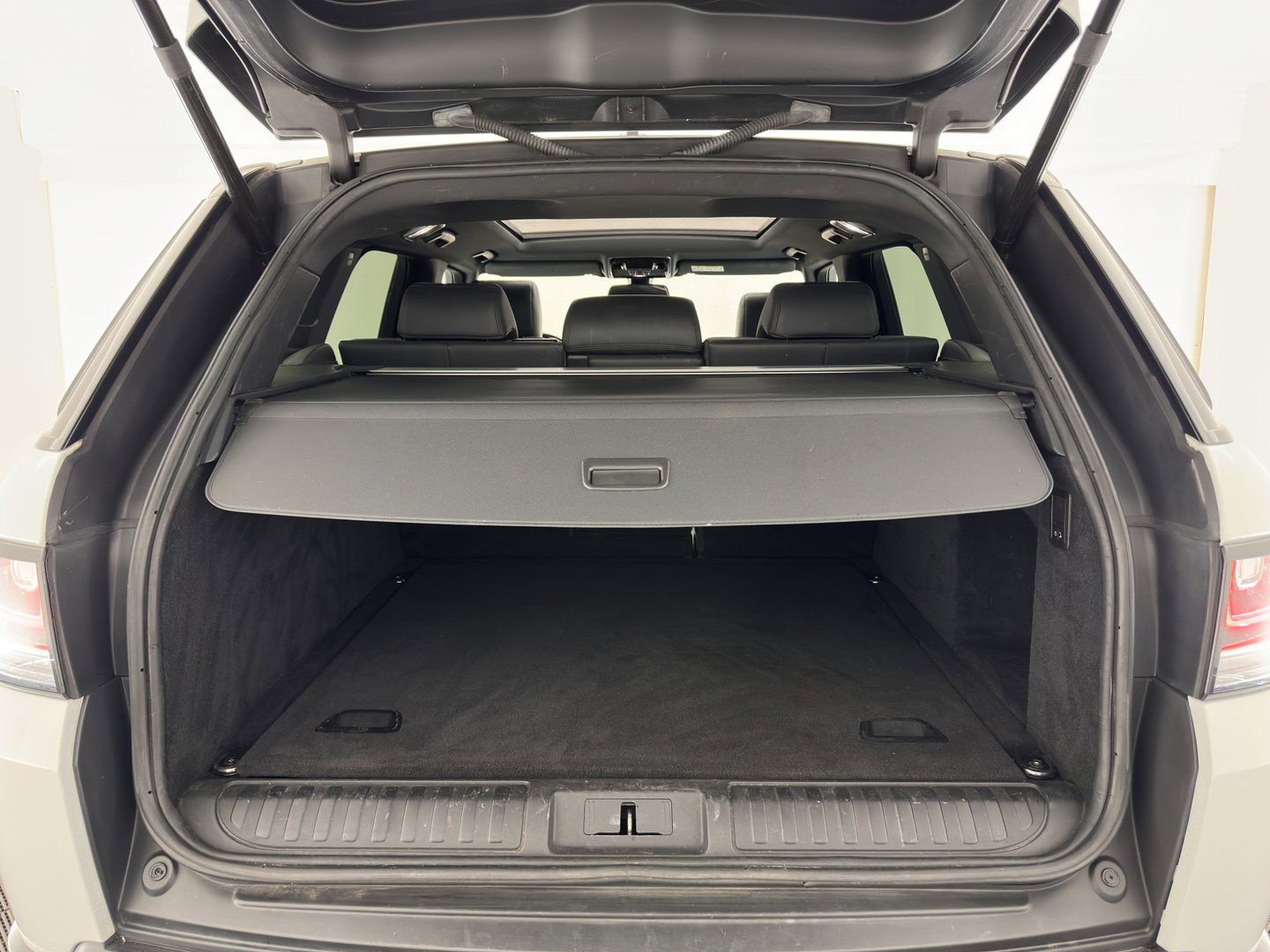 Land Rover Range Rover Sport 3.0 SDV6 Autobiography Dynamic Aut. *PANO | LEATHER | XENON | DIGI-COCKPIT | HEATED-COMFORTSEATS | CAMERA | NAVI-FULLMAP | PRIVACY-GLASS | AIRSUSPENSION | HEAD-UP | ECC | SHIFTPADDLES | PDC | CRUISE | 21''ALU*