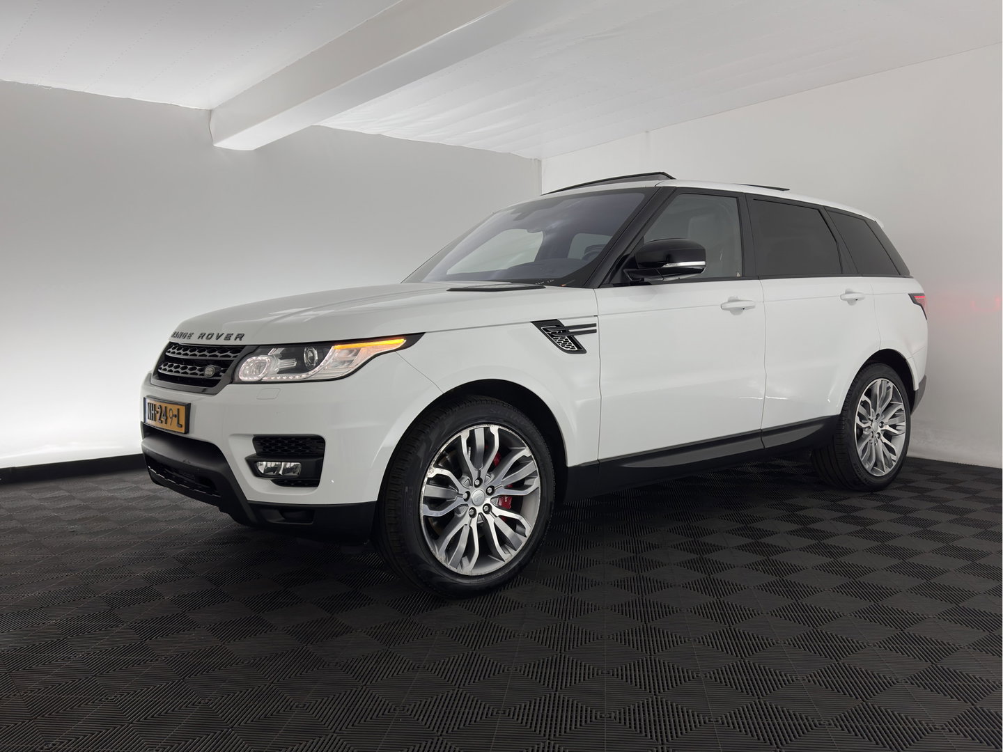 Land Rover Range Rover Sport 3.0 SDV6 Autobiography Dynamic Aut. *PANO | LEATHER | XENON | DIGI-COCKPIT | HEATED-COMFORTSEATS | CAMERA | NAVI-FULLMAP | PRIVACY-GLASS | AIRSUSPENSION | HEAD-UP | ECC | SHIFTPADDLES | PDC | CRUISE | 21''ALU*