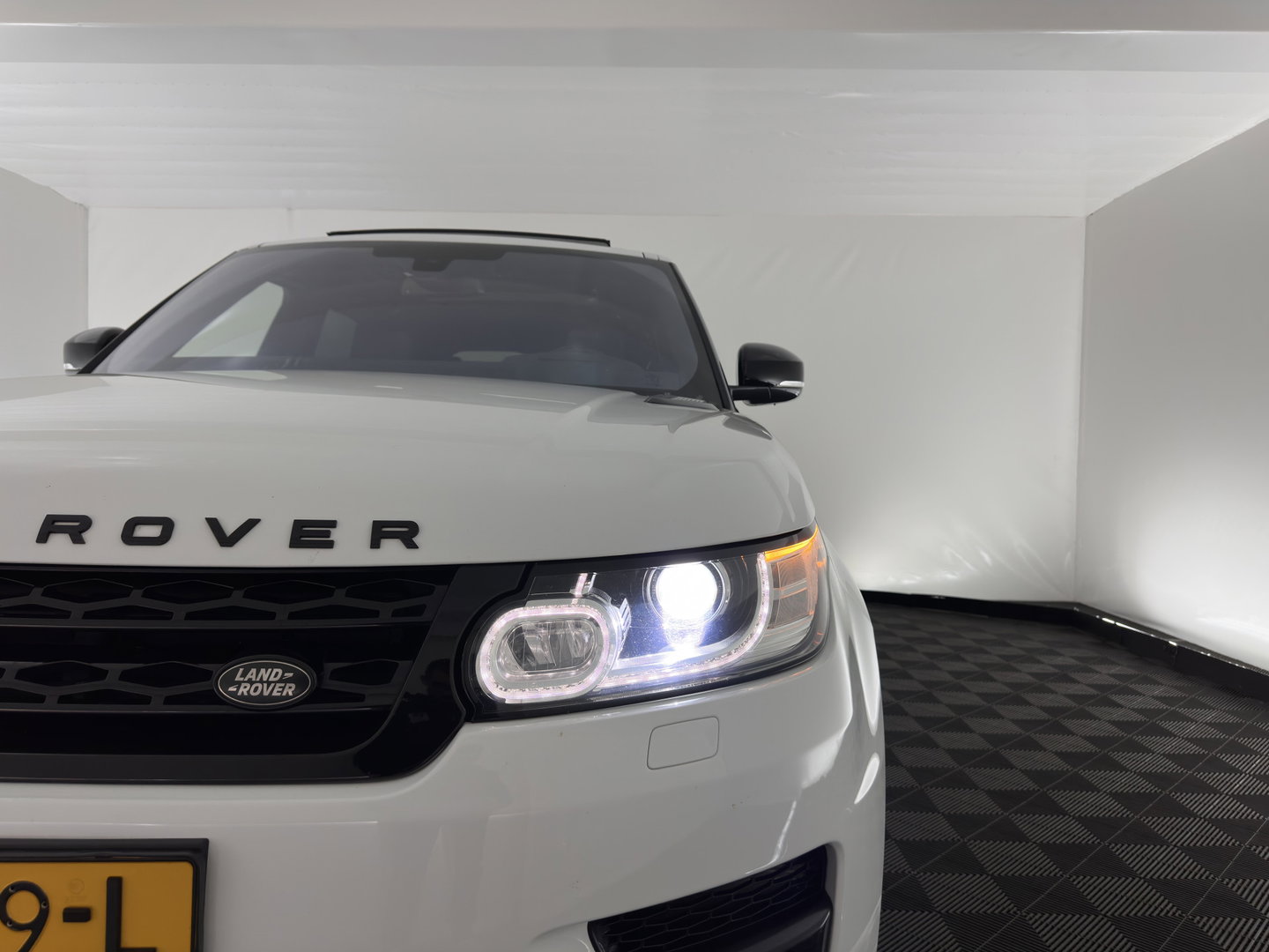 Land Rover Range Rover Sport 3.0 SDV6 Autobiography Dynamic Aut. *PANO | LEATHER | XENON | DIGI-COCKPIT | HEATED-COMFORTSEATS | CAMERA | NAVI-FULLMAP | PRIVACY-GLASS | AIRSUSPENSION | HEAD-UP | ECC | SHIFTPADDLES | PDC | CRUISE | 21''ALU*