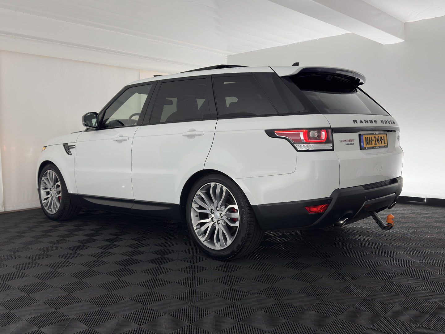 Land Rover Range Rover Sport 3.0 SDV6 Autobiography Dynamic Aut. *PANO | LEATHER | XENON | DIGI-COCKPIT | HEATED-COMFORTSEATS | CAMERA | NAVI-FULLMAP | PRIVACY-GLASS | AIRSUSPENSION | HEAD-UP | ECC | SHIFTPADDLES | PDC | CRUISE | 21''ALU*