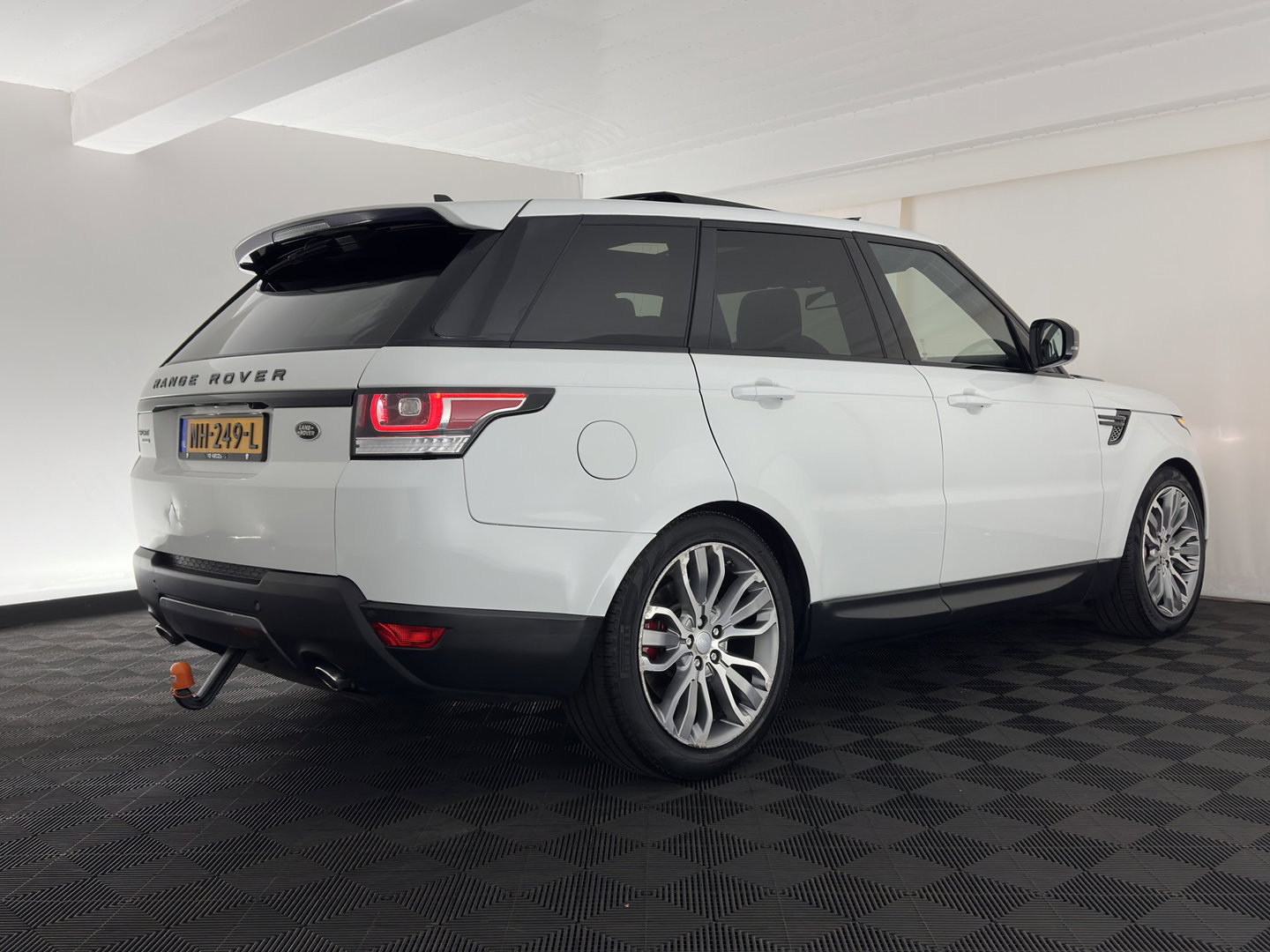 Land Rover Range Rover Sport 3.0 SDV6 Autobiography Dynamic Aut. *PANO | LEATHER | XENON | DIGI-COCKPIT | HEATED-COMFORTSEATS | CAMERA | NAVI-FULLMAP | PRIVACY-GLASS | AIRSUSPENSION | HEAD-UP | ECC | SHIFTPADDLES | PDC | CRUISE | 21''ALU*