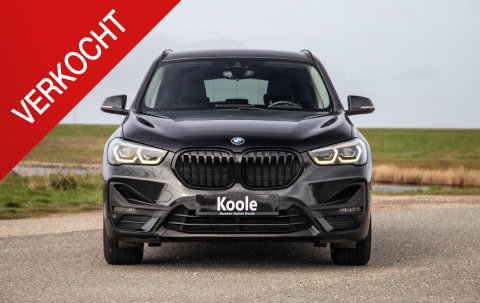 BMW X1 xDrive25e Executive BLACK LINE / CAMERA / CARPLAY / HEAD UP DISPLAY / LEDER / LED / CRUISE CONTROLE / STOELVERWARMING