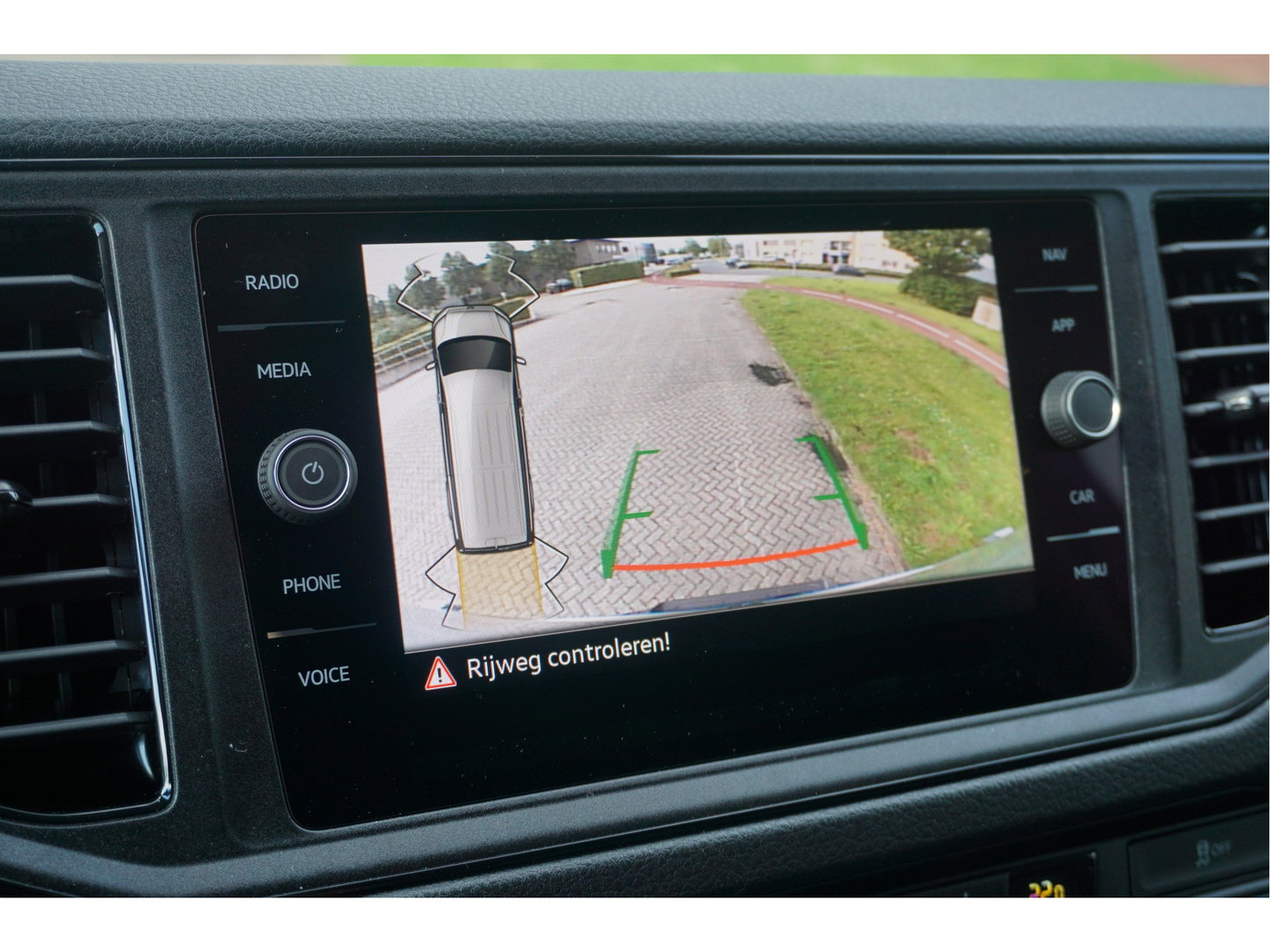 Volkswagen Crafter 35 177PK L3H3 AUT BPM VRIJ!! Navi, Cam, ACC, LED, Dual Tone Lak!! NR. 875