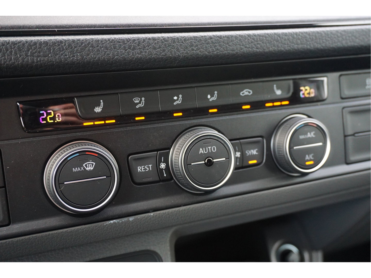 Volkswagen Crafter 35 177PK L3H3 AUT BPM VRIJ!! Navi, Cam, ACC, LED, Dual Tone Lak!! NR. 875