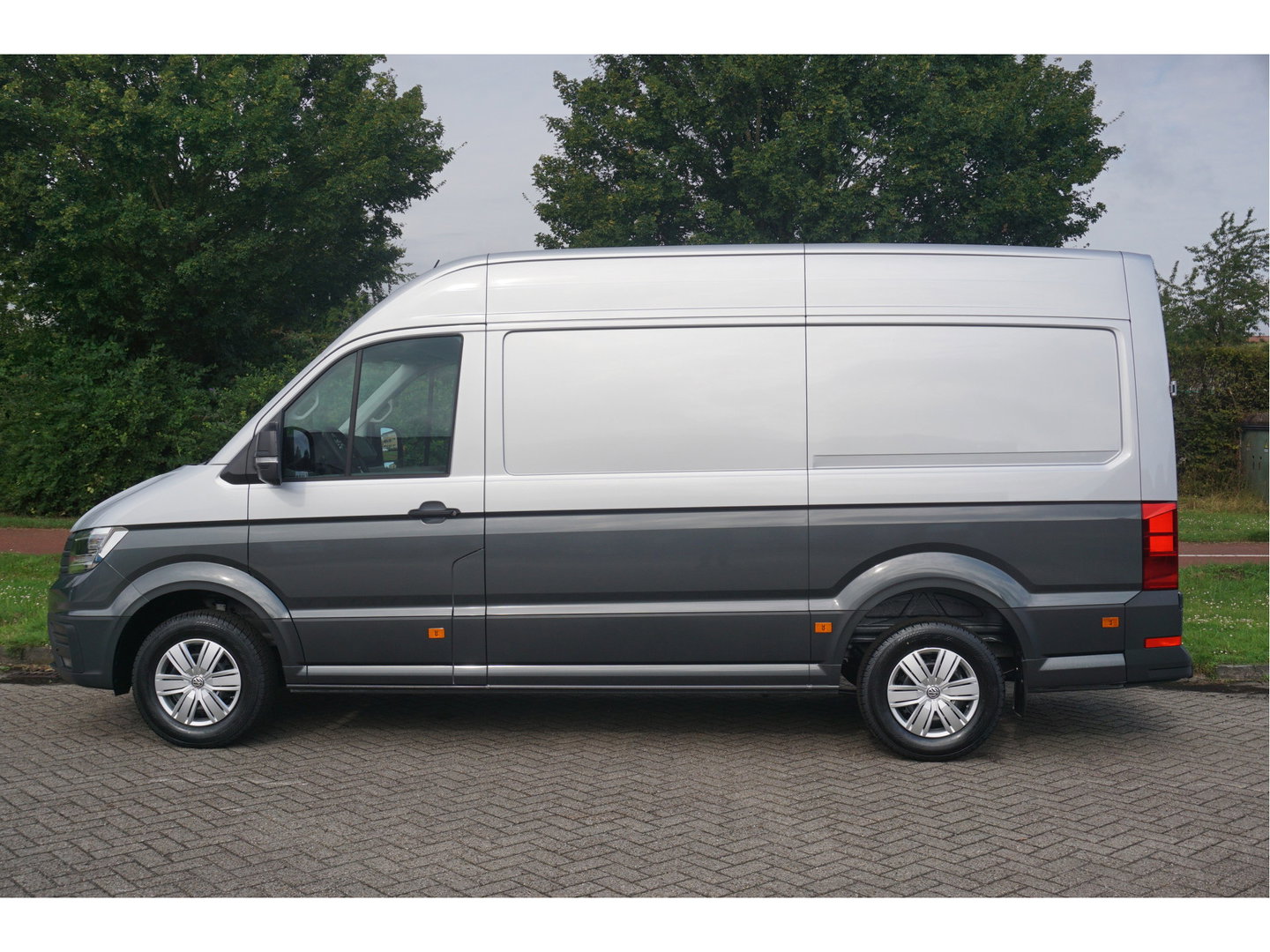 Volkswagen Crafter 35 177PK L3H3 AUT BPM VRIJ!! Navi, Cam, ACC, LED, Dual Tone Lak!! NR. 875