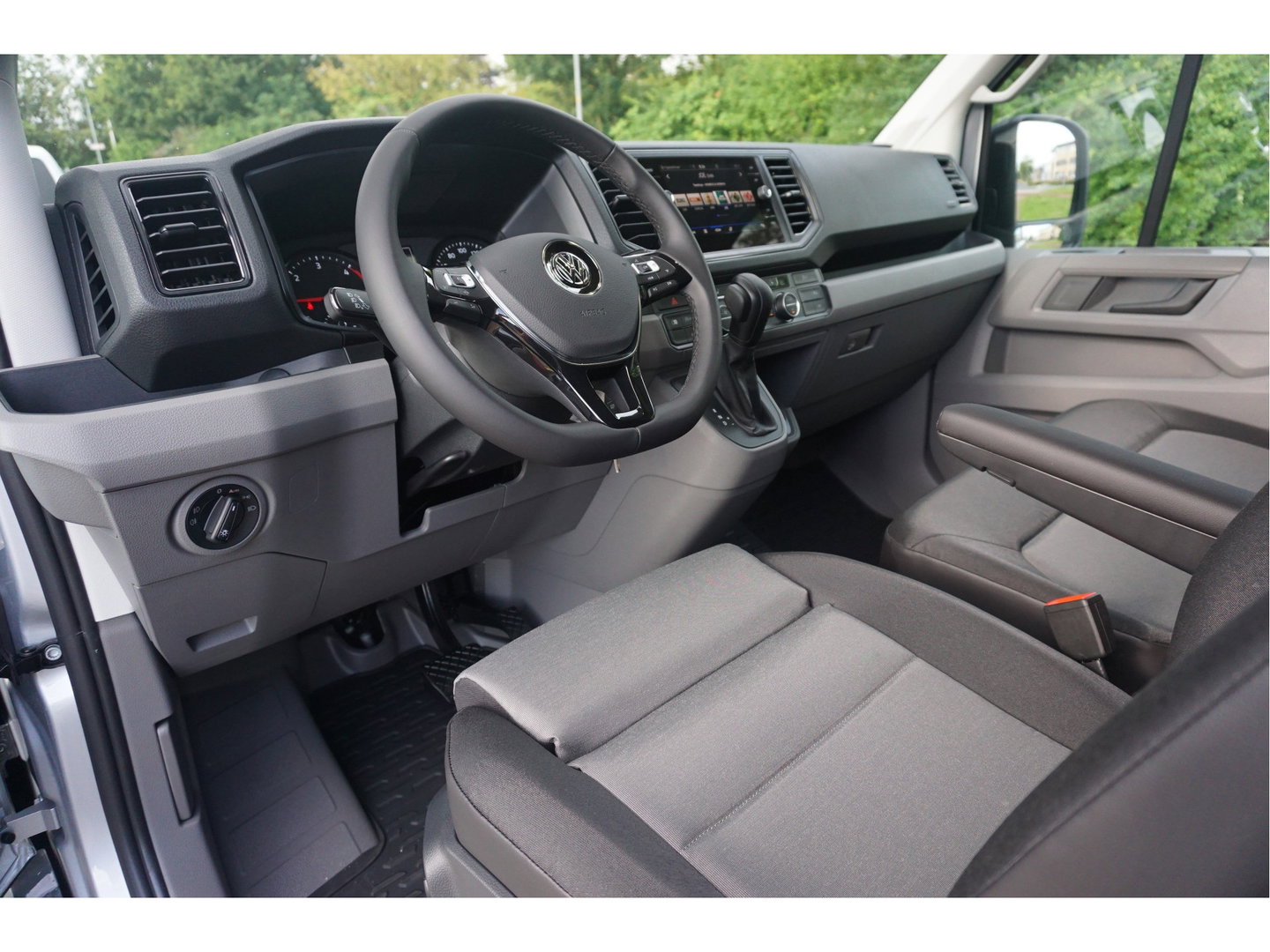 Volkswagen Crafter 35 177PK L3H3 AUT BPM VRIJ!! Navi, Cam, ACC, LED, Dual Tone Lak!! NR. 875