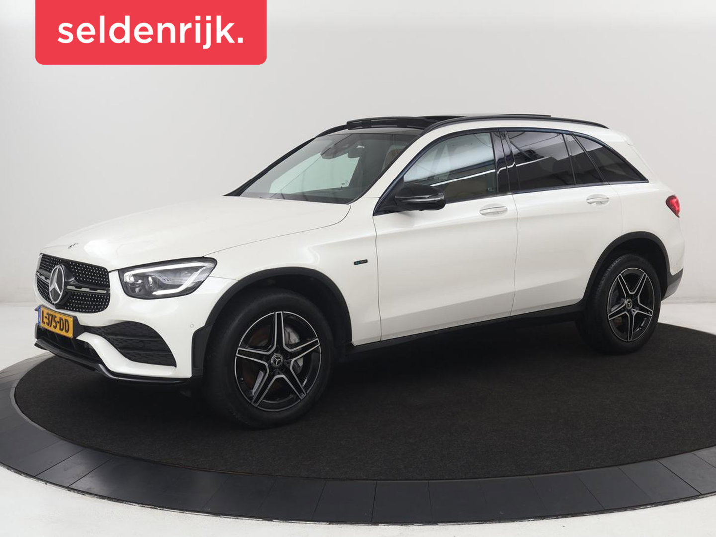 Mercedes-Benz GLC 300e 4MATIC Business Solution AMG | Panoramadak | Leder | 360 camera | Cruise control | Carplay | Sfeerverlichting | Burnmeister surround | Climate control |