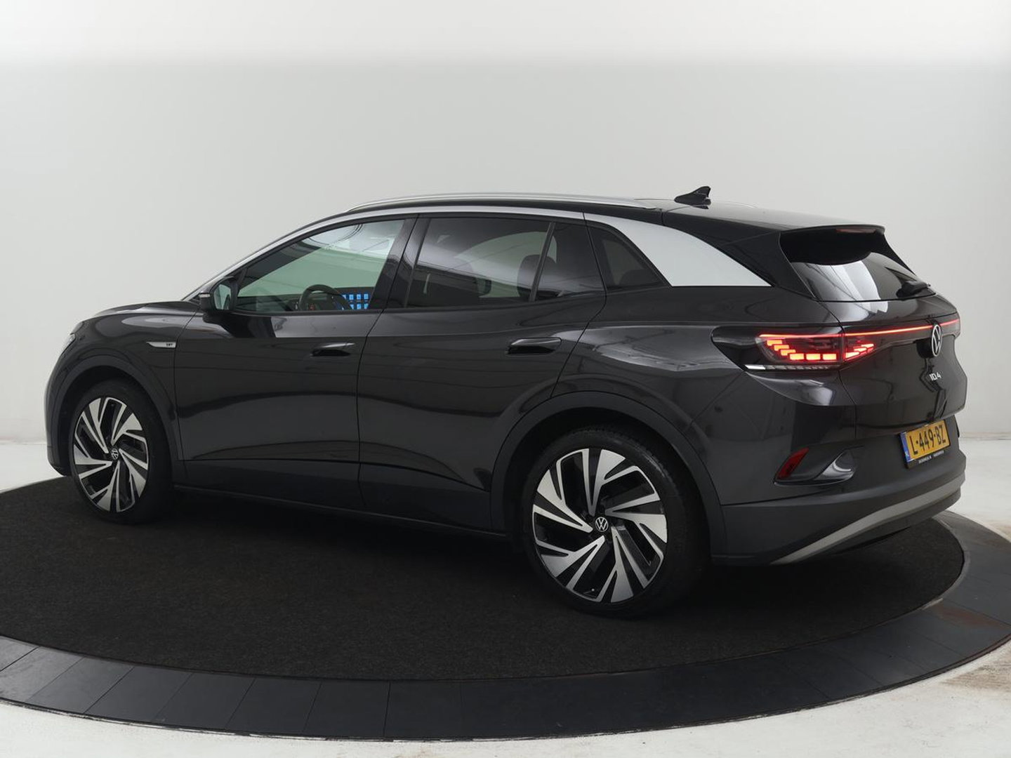 Volkswagen ID.4 First Max 77 kWh | SOH 91,9% | Panoramadak | Leder/alcantara | Memory | Stuur/stoel verwarming | Adaptive cruise | 360 camera | Dodehoek detectie | Carplay | Sfeerverlichting |