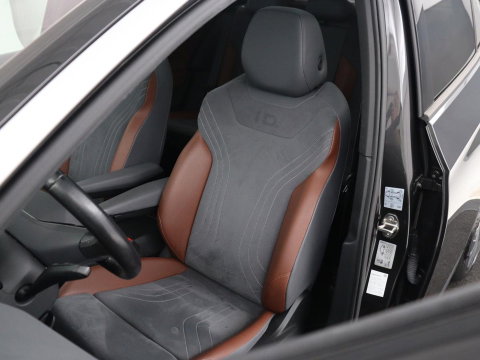 Volkswagen ID.4 First Max 77 kWh | SOH 91,9% | Panoramadak | Leder/alcantara | Memory | Stuur/stoel verwarming | Adaptive cruise | 360 camera | Dodehoek detectie | Carplay | Sfeerverlichting |